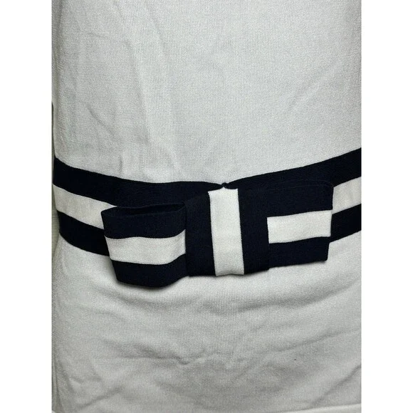Carolina Herrera White And Navy Top W/ 3/4 Sleeves And Bow Sz S - Picture 2 of 9
